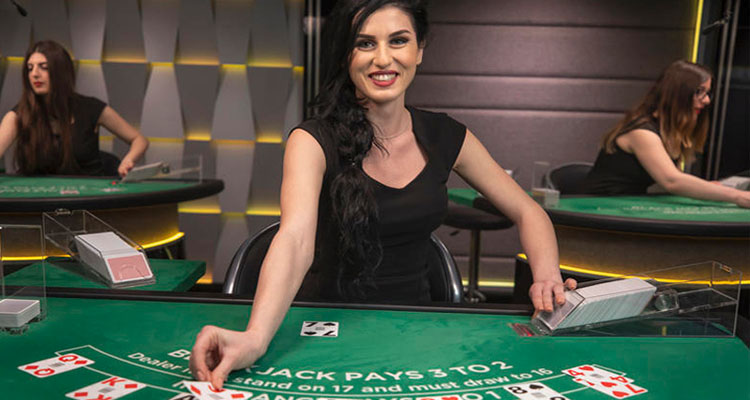 Mainkan Blackjack langsung melawan dealer